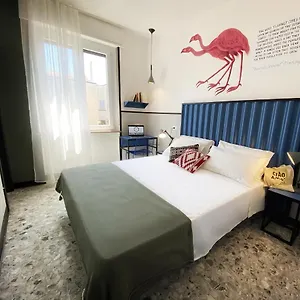 Yellowsquare Hostel
