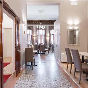 Palazzo Martinelli Dolfin Otel